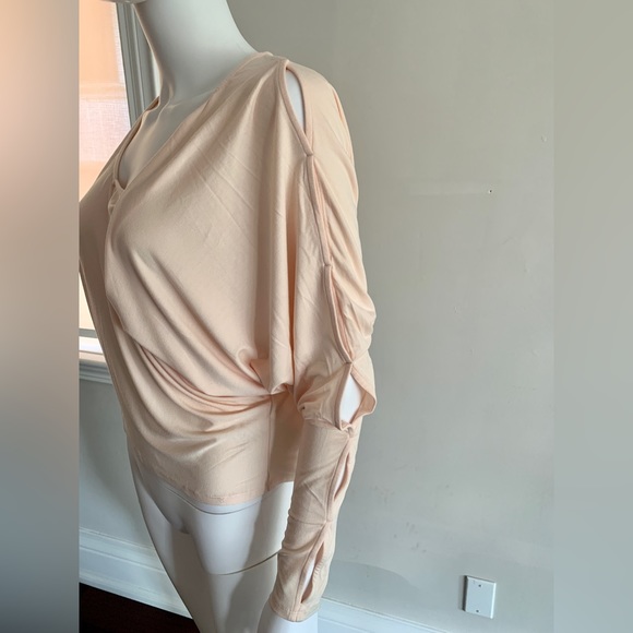 NWOT Marciano Shamay Scallop Cutout Back Top in Peach - Picture 2 of 5